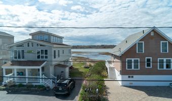 11 Walker St, Wells, ME 04090