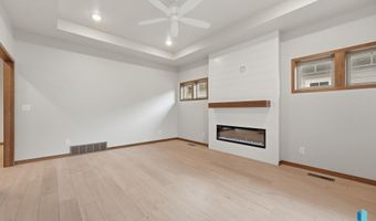 2413 E Brek St, Brandon, SD 57005