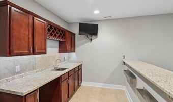 1706 Court St, Adel, IA 50003