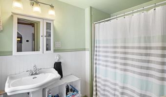 203 ALBANY Ave, Barrington, NJ 08007