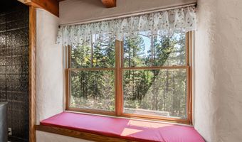 827 Tyler Creek Rd, Ashland, OR 97520