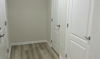 719 W Spaniel Dr, Ann Arbor, MI 48108