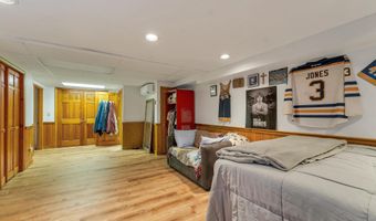 8 W Gate Dr, Bow, NH 03304