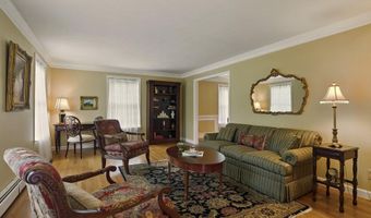 4 Catesby Ln, Bedford, NH 03110