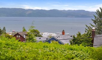 1228 11TH St, Astoria, OR 97103