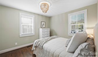 2424 Kingsbury Dr, Charlotte, NC 28205