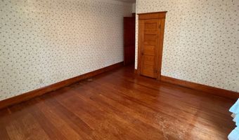339 3rd St, Ashton, IA 51232