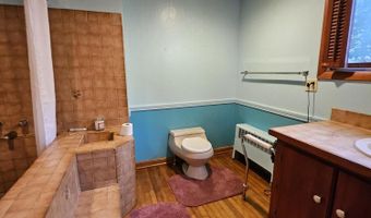 103 4th St, Bangor, ME 04401