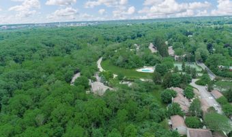 2202 Pine Grove Ct, Ann Arbor, MI 48103