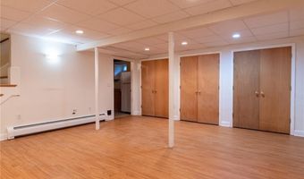 91 Inez St, Narragansett, RI 02882