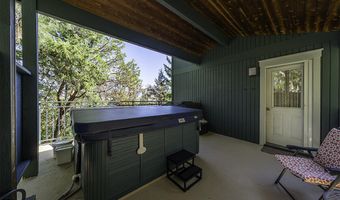 1000 Ivy Ln, Ashland, OR 97520