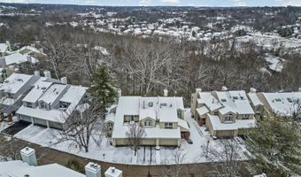 1872 Ridgeview Circle Dr, Ballwin, MO 63021