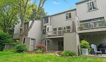 2208 Applewood Ct, Ann Arbor, MI 48103