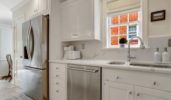 1114 N HARRISON St, Arlington, VA 22205