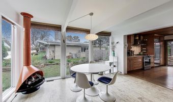 2800 S BRIARWOOD Dr W, Arlington Heights, IL 60005