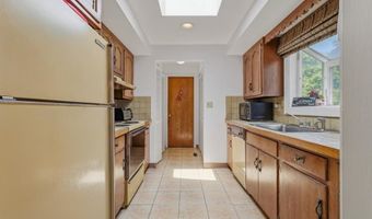 35 Dorchester Ln, Branford, CT 06405