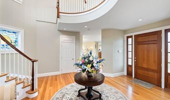 41 Castle Hill Ave, Newport, RI 02840