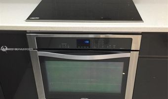 3731 N Country Club Dr 623, Aventura, FL 33180