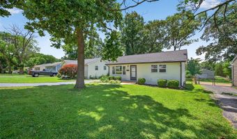 340 Hillcrest Blvd, Ballwin, MO 63021