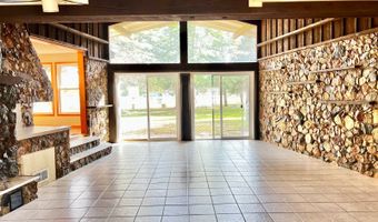 1047 Oak Dr, Altoona, WI 54720