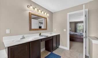 688 Stoney Creek Ln, Ballwin, MO 63021