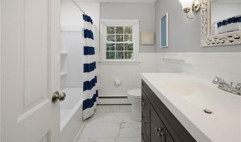 34 Foxhill Ave, Bristol, RI 02809