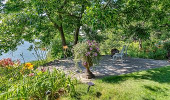 16 US-1, Falmouth, ME 04105