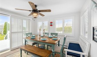 35 Willow Ave, Narragansett, RI 02882