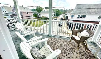 693 Thames St 2, Newport, RI 02840
