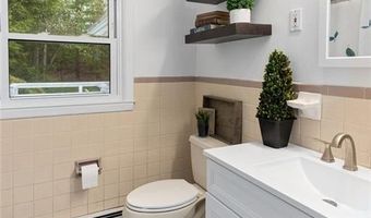 352 Lafayette Rd, North Kingstown, RI 02852
