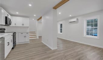 78 School St, North Smithfield, RI 02876