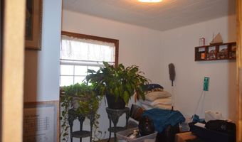 24 W 2nd St, Adrian, MO 64720