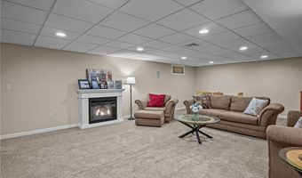 2 Mulberry Dr, Cranston, RI 02921