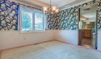914 S Duesenberg Dr, Auburn, IN 46706