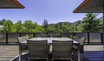 753 Wrights Creek Dr, Ashland, OR 97520
