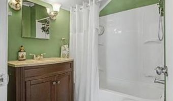 15596 Thomas Ave, Allen Park, MI 48101