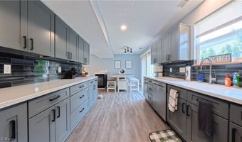 1271 Oxford Cir, Akron, OH 44312