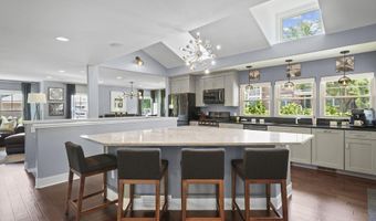 10 Roxbury Rd, Madison, WI 53704