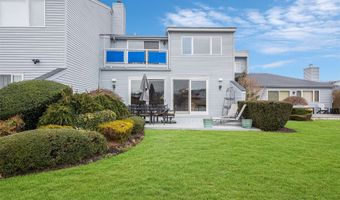 22 Harbour Dr 22, Blue Point, NY 11715