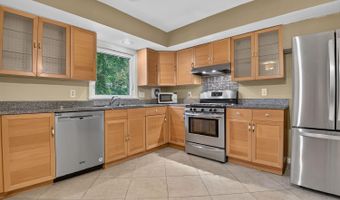 3409 BEVERLY Dr, Annandale, VA 22003