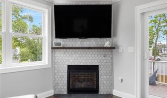 36 Wanda St, Narragansett, RI 02882