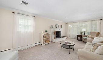103 BIRCHWOOD Dr, North Kingstown, RI 02852
