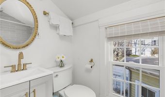 17 Old Beach Rd, Newport, RI 02840