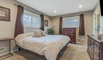 13 Manor Dr, Andover, NJ 07860