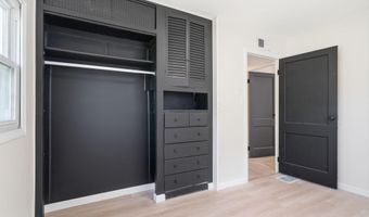 1074 S James Rd, Columbus, OH 43227