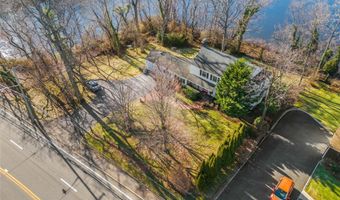 11 Searingtown Rd, Albertson, NY 11507
