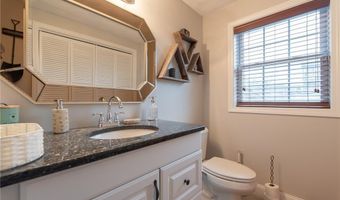 10 Flanders St, Johnston, RI 02919