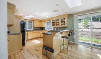 1037 Pinecrest Ter, Ashland, OR 97520