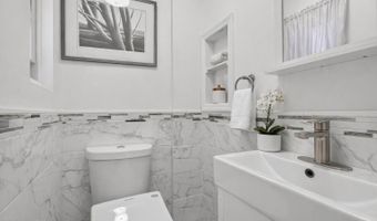 28 Willow St, Bayonne, NJ 07002