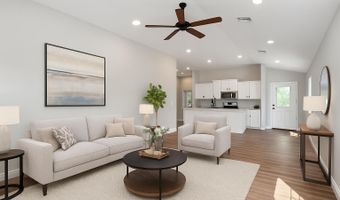 21 E Cofield St, Aurora, MO 65605